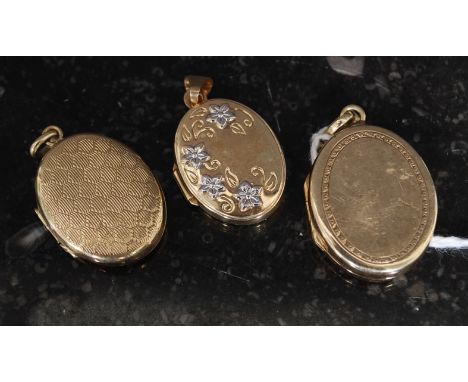 A collection of  three 9ct gold marked ladies necklace lockets / pendants. All of lozenge form being chased / engine turned. 