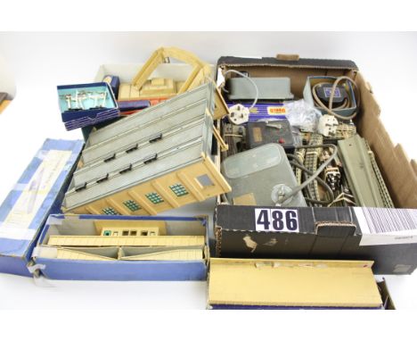 Hornby-Dublo OO Gauge Buildings Signals Track and Controllers: including 4-road engine shed (small parts missing), metal Gird
