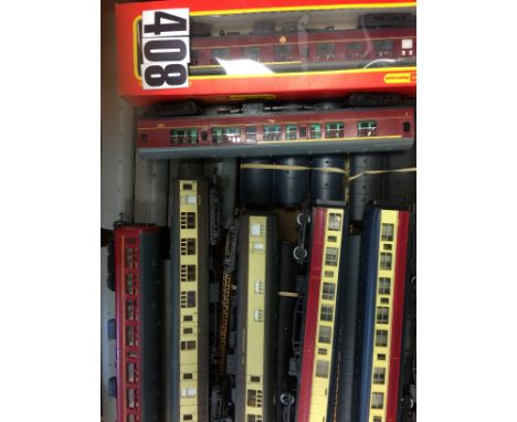 BR 'steam era' OO Gauge Coaching Stock by various makers: including three Hornby Gresley coaches in carmine/cream, two Wester
