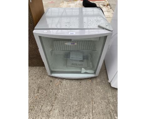 A COOLZONE COUNTERTOP DRINKS FRIDGE