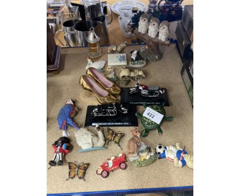 A COLLECTION OF NIK NAKS, TO INCLUDE FRIDGE MAGNETS, TOY MOTORBIKES ETC