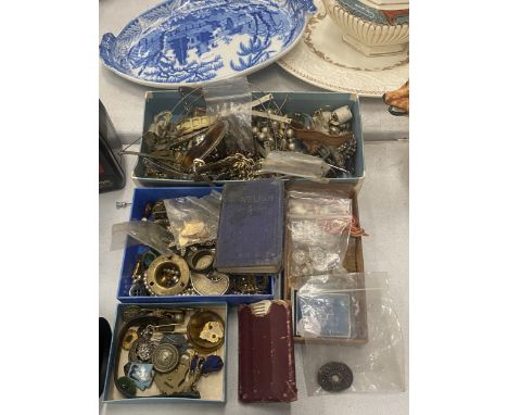 A MIXED LOT TO INCLUDE VINTAGE COSTUME JEWELLERY, PIN BADGES, BUTTONS ETC