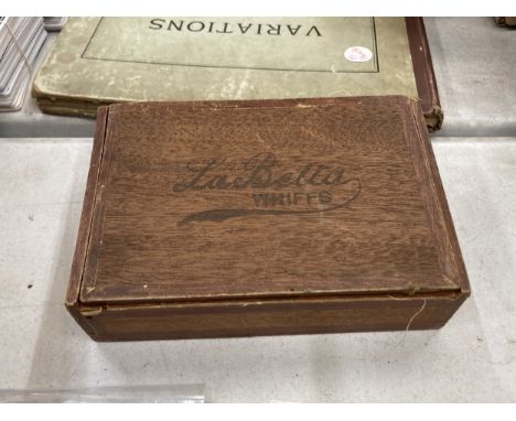 A ' LA BELLA WHIFFS' CIGAR BOX AND CONTENTS INCLUDING COINS, KEYRINGS, PIN BADGES AND DECCA GRAMOPHONE NEEDLES