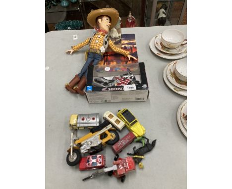 A MIXED LOT TO INCLUDE A WOODY FROM THE TOY STORY PLUSH TOY, BOXED HONDA DIE-CAST MOTORBIKE, BOOKS, MODEL CARS ETC