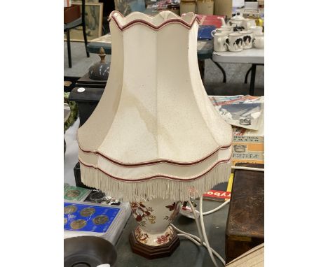 A MASONS LAMP, RED AND WHITE WITH CREAM SHADE