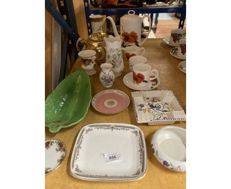 A QUANTITY OF CERAMICS TO INCLUDE A QUEEN ELIZABETH II CORONATION TEAPOT BY SADLER, TWO PIECES OF POOLE POTTERY, A WEDGWOOD S
