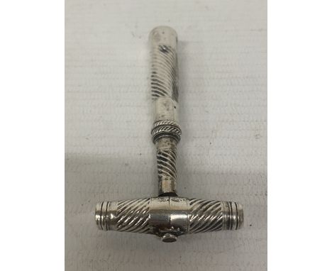 A LATE 18TH/EARLY 19TH CENTURY SILVER TRAVELLING CORKSCREW