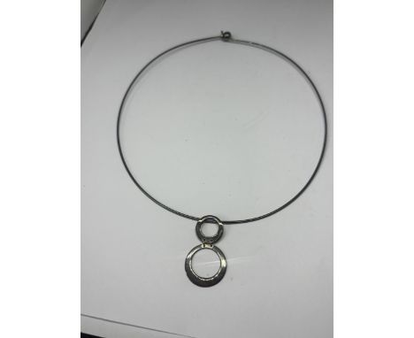 A SILVER CHOKER NECKLACE