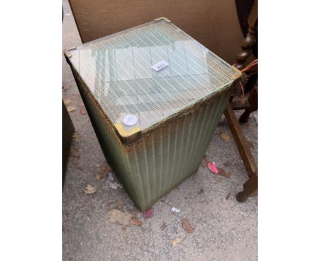 A LLOYD LOOM LINEN BOX