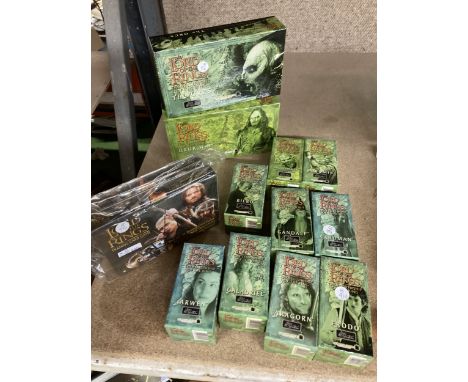 A QUANTITY OF LORD OF THE RINGS SCALE MODEL BOXED FIGURES TO INCLUDE ARWEN, ARAGORN, FRODO, GANDALF, ETC., TO ALSO INCLUDE TR