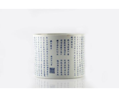 A Chinese blue and white porcelain brush pot (bidong) 18th/19th Century with lines of calligraphy and seal, 18.5cm