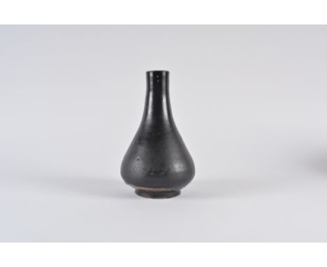 A Chinese black glazed pear-shaped vase Song dynasty (960-1279) 20cm high, 13cm diameter