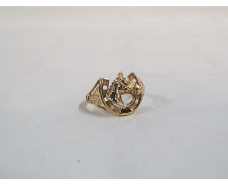 9CT GOLD HORSE/HORSESHOE RING 