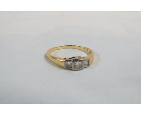 18CT GOLD DIAMOND 3 STONE RING WITH CIRCA 0.54 CARAT OF DIAMONDS