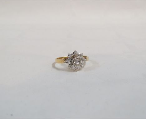 18CT GOLD 9 STONE DIAMOND CLUSTER RING 