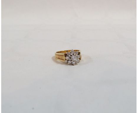 18CT GOLD DIAMOND CLUSTER RING CIRCA 0.40 CARAT OF DIAMONDS COLOUR G/H