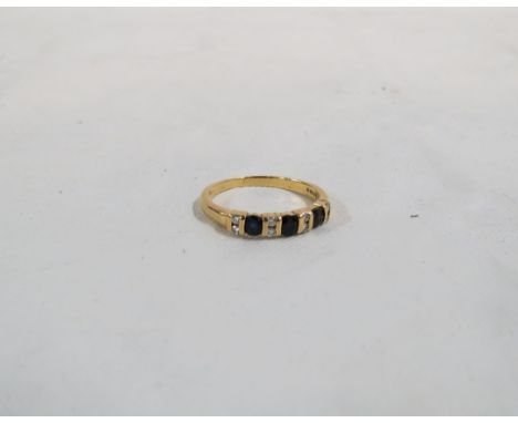 18CT GOLD SAPPHIRE &amp; DIAMOND RING 