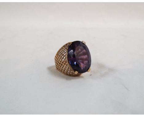 VINTAGE 10 CARAT GOLD AMETHYST RING