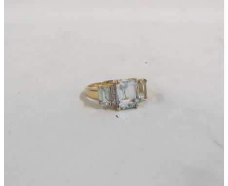 9CT GOLD DIAMOND &amp; AQUA MARINE RING 