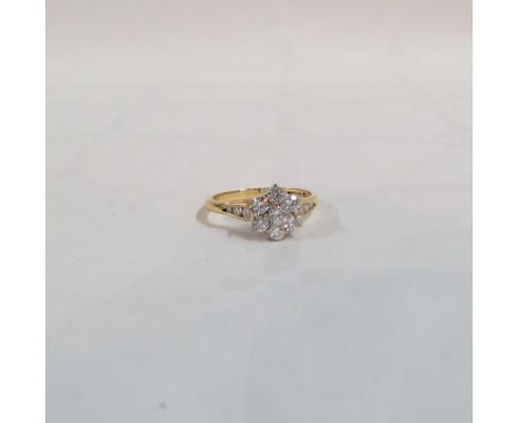 18CT GOLD DIAMOND CLUSTER RING WITH DIAMOND SET SHOULDERS, DIAMONDS CIRCA 0.65 CARAT, COLOUR G/H