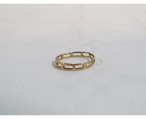 9CT GOLD RING 