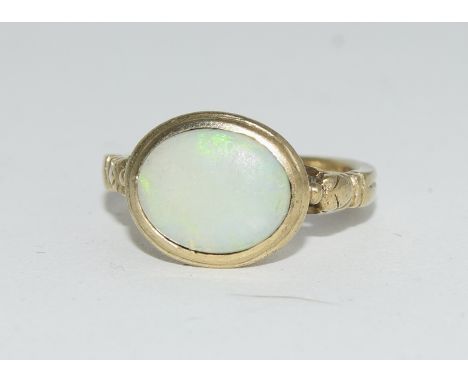 9ct gold antique set ladies Opal ring N