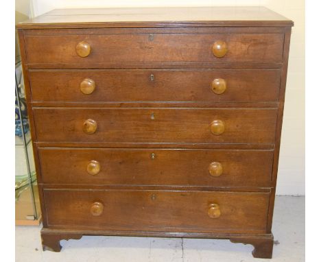 Oak Georgian 5 draw chest of draws on bracket feet the draws are graduated in size 105x105x55cm