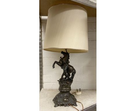 BRONZED SPELTER HORSE &amp; HANDLER TABLE LAMP &amp; SHADE - 42 CMS (H) EXCLUDING SHADE