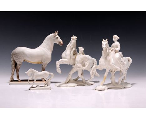 Vier Porzellanfiguren, Nymphenburg, um 1900,  a. stehender Schimmel, feine Unterglasurbemalung, am Hinterlauf mit Haarriß, ca