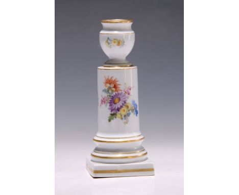 Kerzenleuchter, Meissen, um 1890, , Porzellan, Blumenmalerei, Goldstaffage, H. 14.5 cmcandlestick, Meissen, around 1890, porc