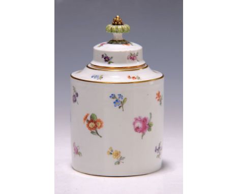 Teedose, Meissen, um 1810,  Porzellan, gestreute Blümchen, Goldstaffage, H. ca. 13 cm, reiner Klassizismus, späte Marcolinima