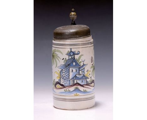 Walzenkrug, Thüringen, um 1760,  Fayence, bunt bemalt mit Palmen, Wasser und Pagode, Zinndeckel, H. ca. 24cm, Gebr.-sp.Roller