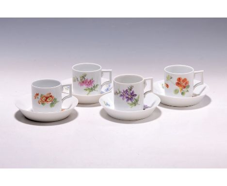 4 Mokkatassen mit Untertassen, Meissen, um 1880/90,  Porzellan, bunte Blumenmalerei, H. 5 cm. 2. Wahl4 mocha cups with saucer