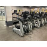 True Fitness Cross Trainer 900