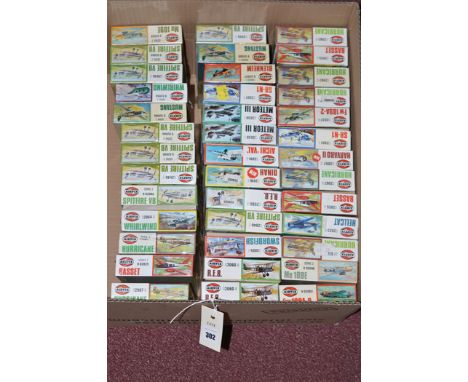 Airfix model construction kits, series 2, Aircraft; mainly 1:72 scale.  (39)