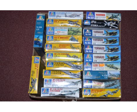 Italaerei model constructor kits: 1:72 scale, to include: 039, 125, 1278, 129, 164 (x4), 070, 137, 049 (x2), 179 (x2), 074, 1