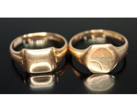 Two hallmarked 9ct gold signet rings, wt. 7.36g, size R &amp; S.  