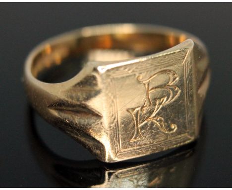 A hallmarked 9ct gold signet ring, wt. 3.52g, size R.  