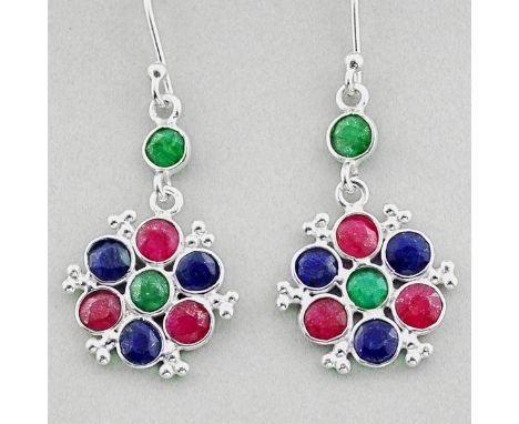 A pair of 925 silver drop earrings set with ruby, sapphire and emerald, L. 3cm.