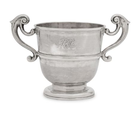 An Irish George I Silver Loving CupEdward Workman, Dublin, 1714hallmarked for Sterling on underside11 ozt 18 dwtHeight 4 3/4 