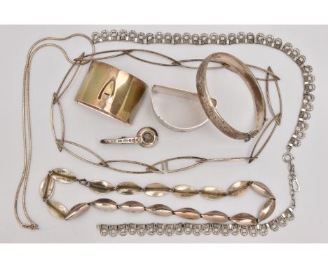 ASSORTED SILVER ITEMS, to include a pair of D shape initial napkin rings, hallmarked Birmingham 1984, together with a silver 