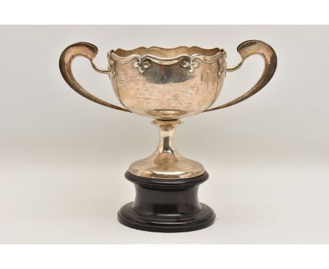 AN EARLY 20TH CENTURY CHINESE SILVER PRESENTATION TWIN HANDLED TROPHY CUP WITH HARDWOOD PLINTH, polished bowl, wavy rim decor