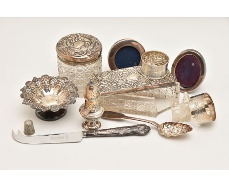 AN ASSORTMENT OF SILVERWARE AND ITEMS, to include two napkin rings, a bonbon dish, a pepperette, a spoon, a silver handled kn