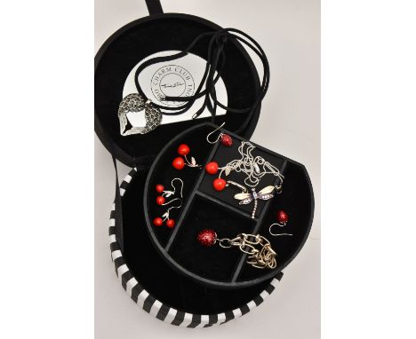 AN ASSORTMENT OF 'THOMAS SABO' JEWELLERY, to include a silver strawberry charm bracelet, approximate gross weight 22.5 grams,