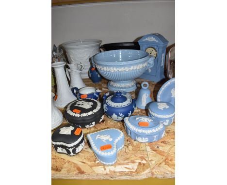 A GROUP OF NAMED CERAMICS, to include Wedgewood embossed Queens Ware, blue with white detail footed fruit bowl, marked on the