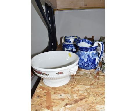 THREE PIECES OF WEDGWOOD CERAMICS, comprising a blue and white Ferrara pattern jug of octagonal form, height 17cm (handle cra