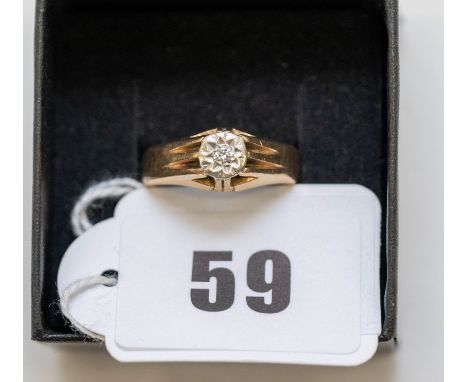 A Gents 9ct yellow gold illusion set DIAMOND RING, size Q, stamped .375, 6.2 grams