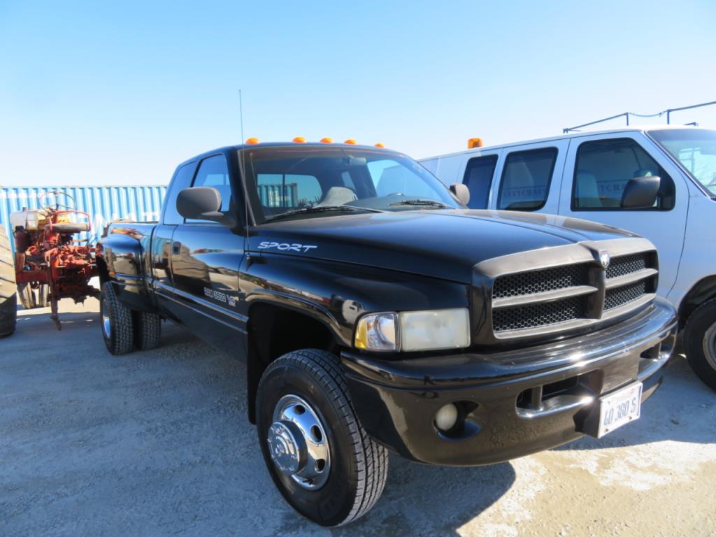 2001 Dodge Ram 3500 ext cab dually(title) 61,874 miles V10 gas sliding ...