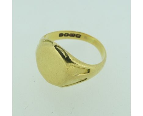 An 18ct yellow gold Gentleman's Signet Ring, Size R, approx. total weight 8.4g. 