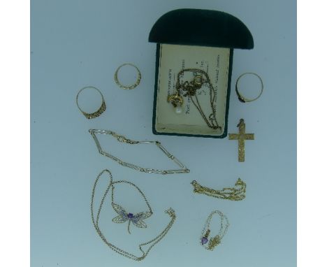 A 9ct yellow gold Dragonfly Pendant, with small diamond points and amethyst heart shaped head, on integral trace chain, the b